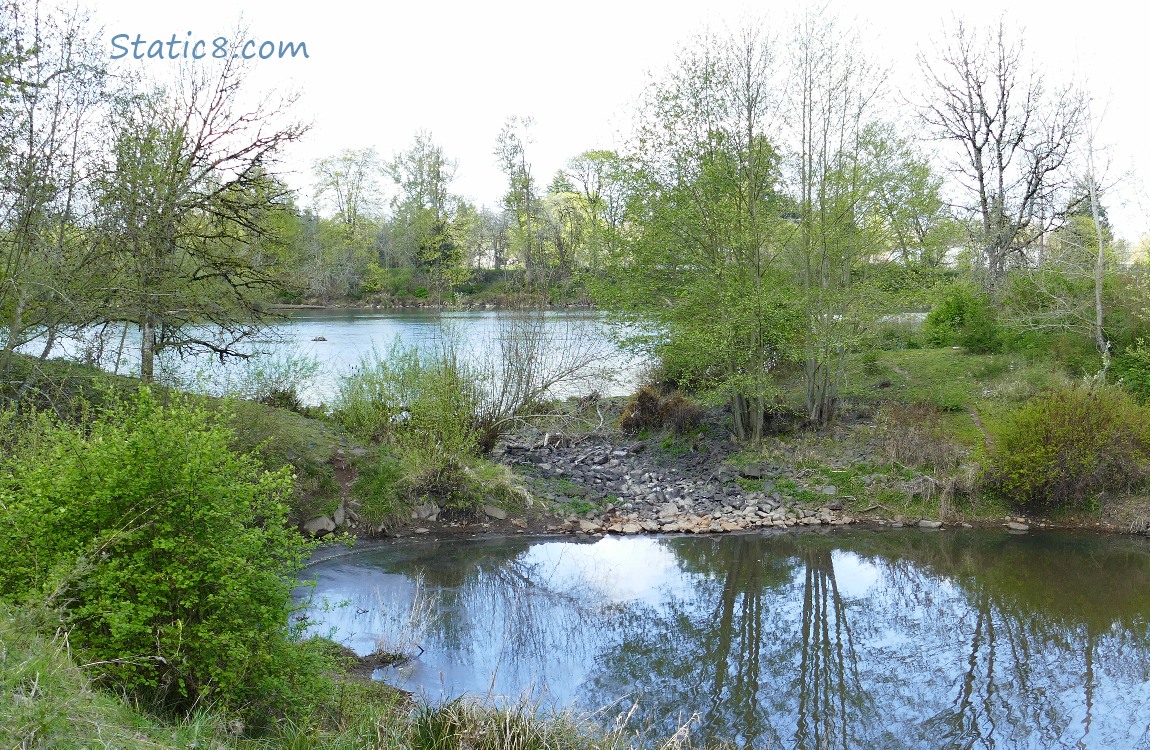 Dry spillover between the river and the ponds