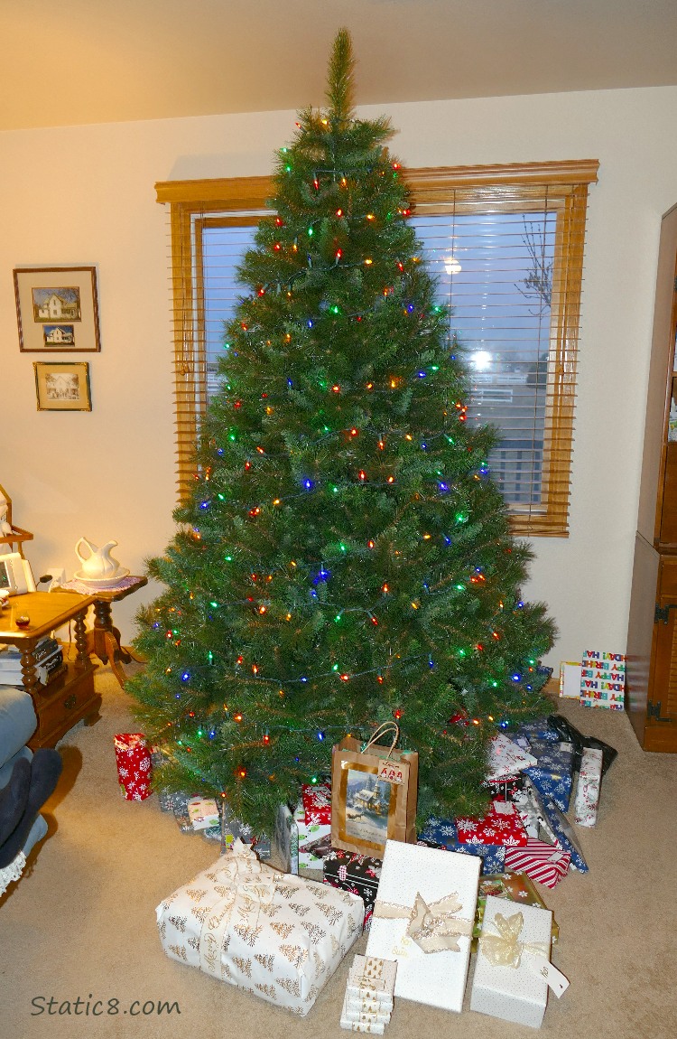 Xmas tree with lights and presents under it